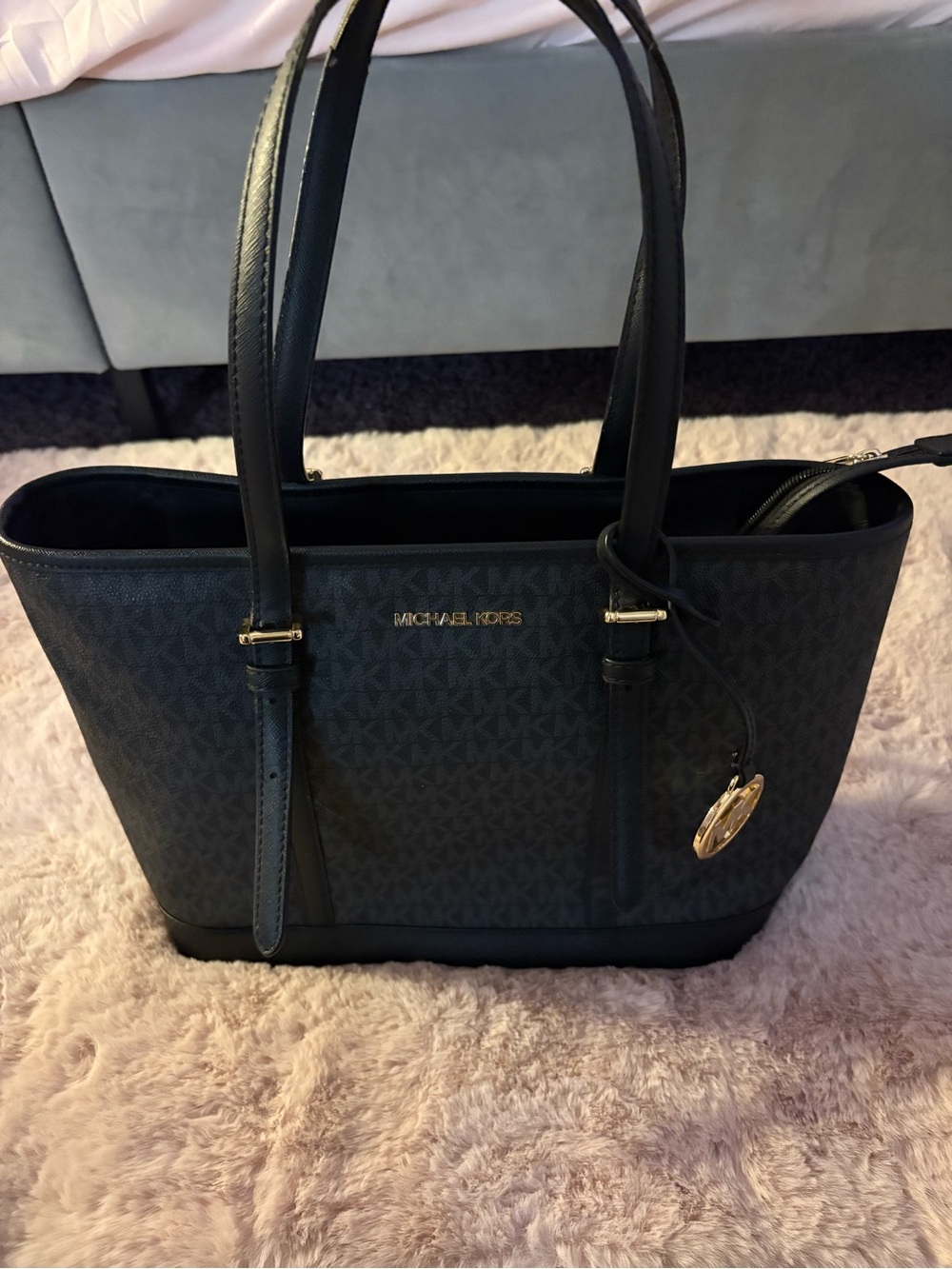 Michael Kors Women’s Jet Set Travel Small Logo Top-Zip Tote Bag - Picture 3 of 6